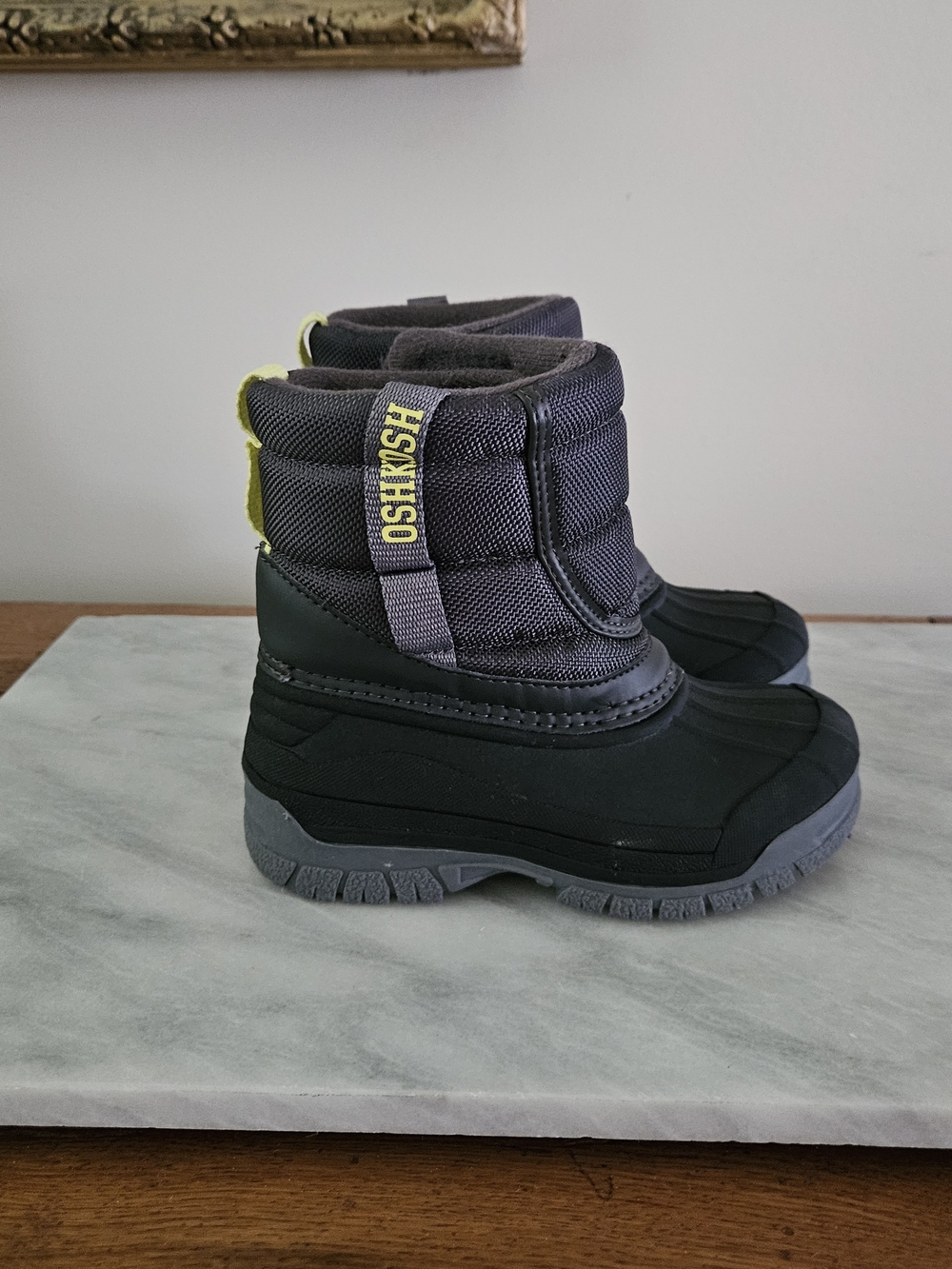 OshKosh B'gosh Black & Gray Kids Winter Boots
